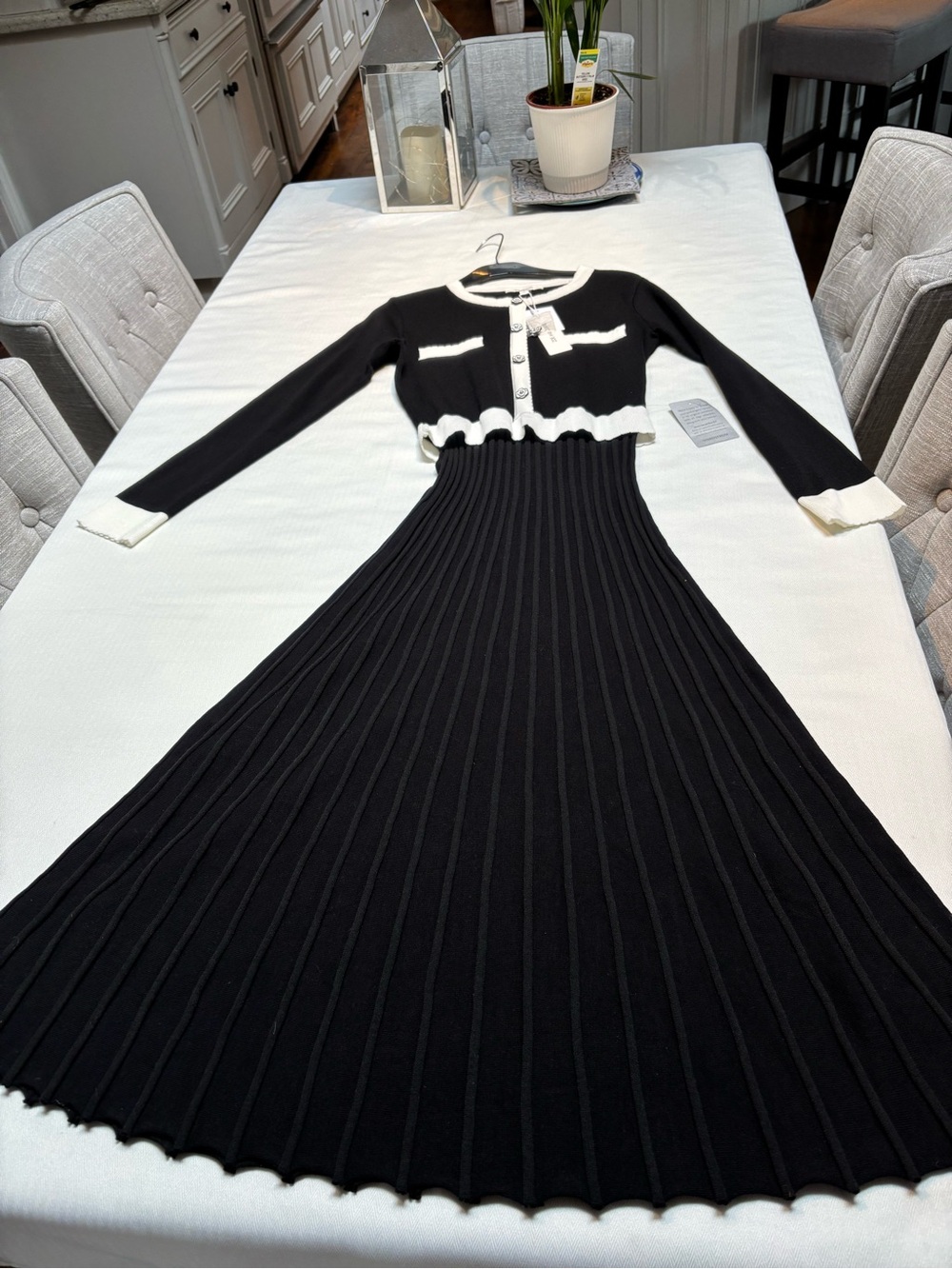 Classic Black Long-Sleeve Pleated Knit Dress with White Trim